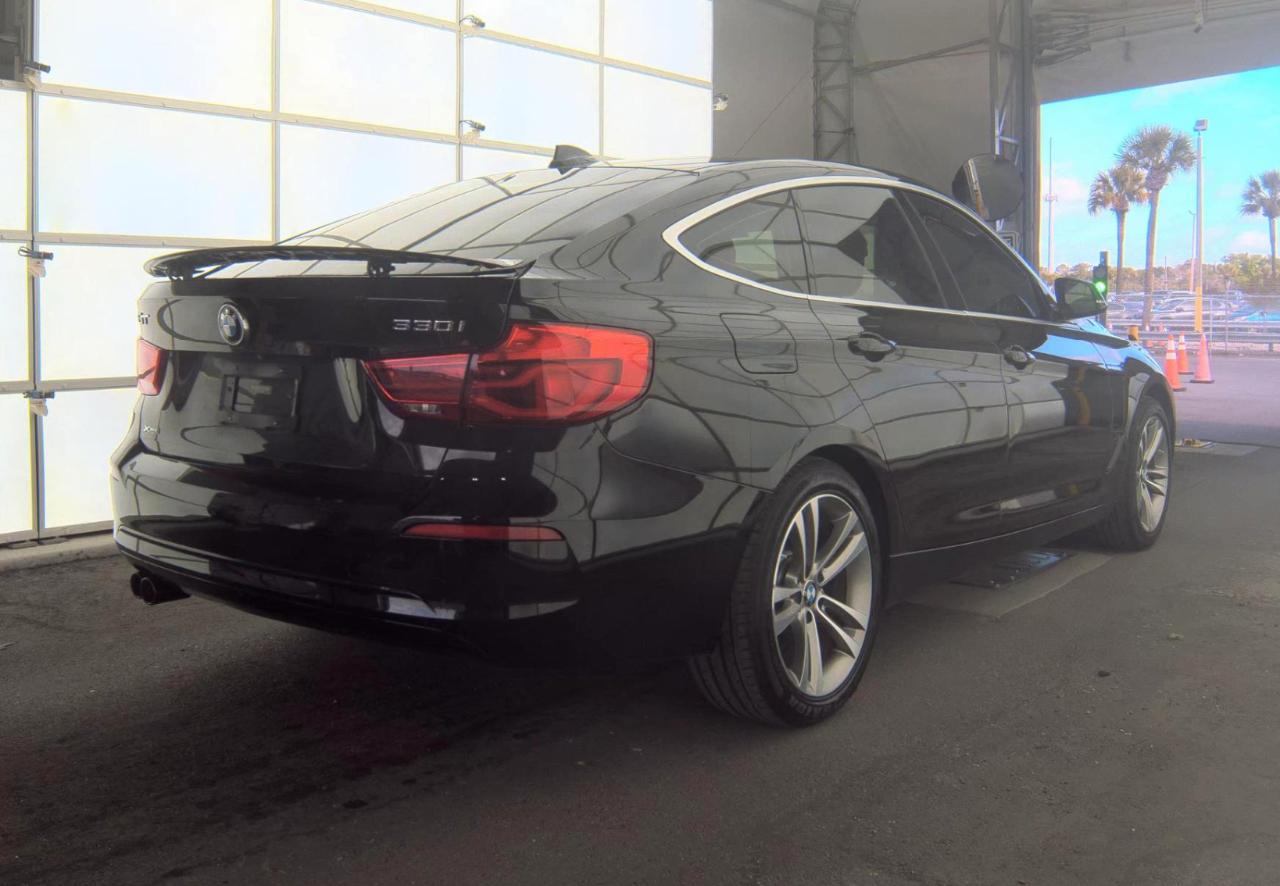 BMW 330xi  2018