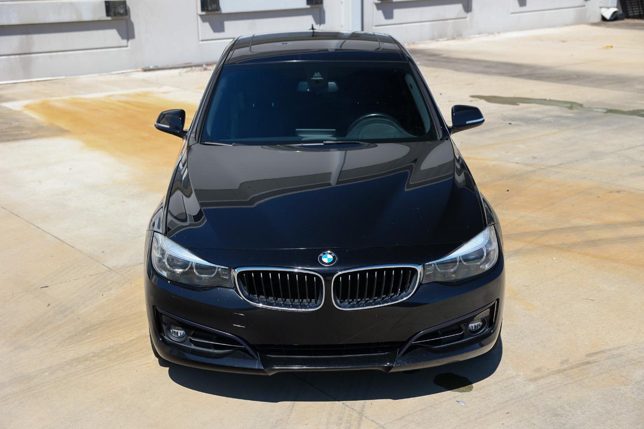 BMW 330xi  2018