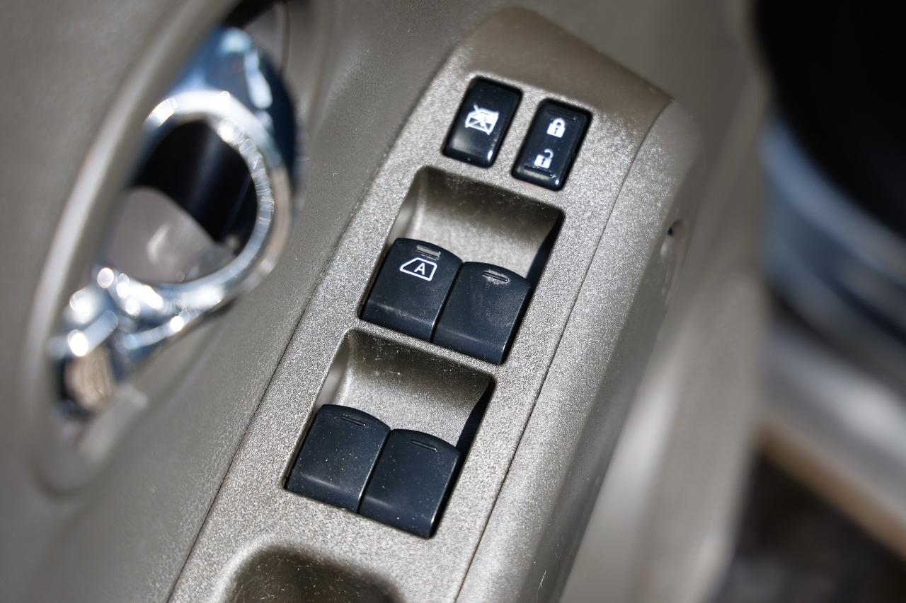 Nissan Cube  2012