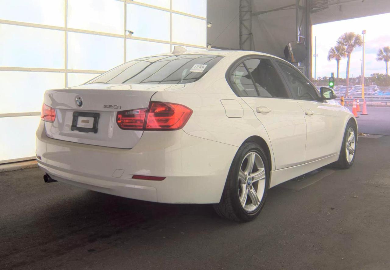 BMW 320i  2014