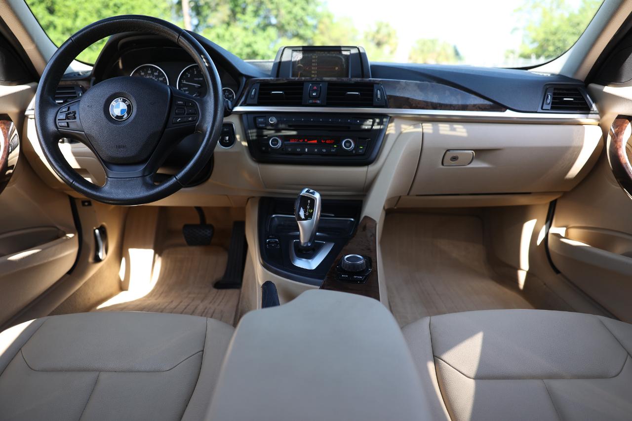 BMW 320i  2014