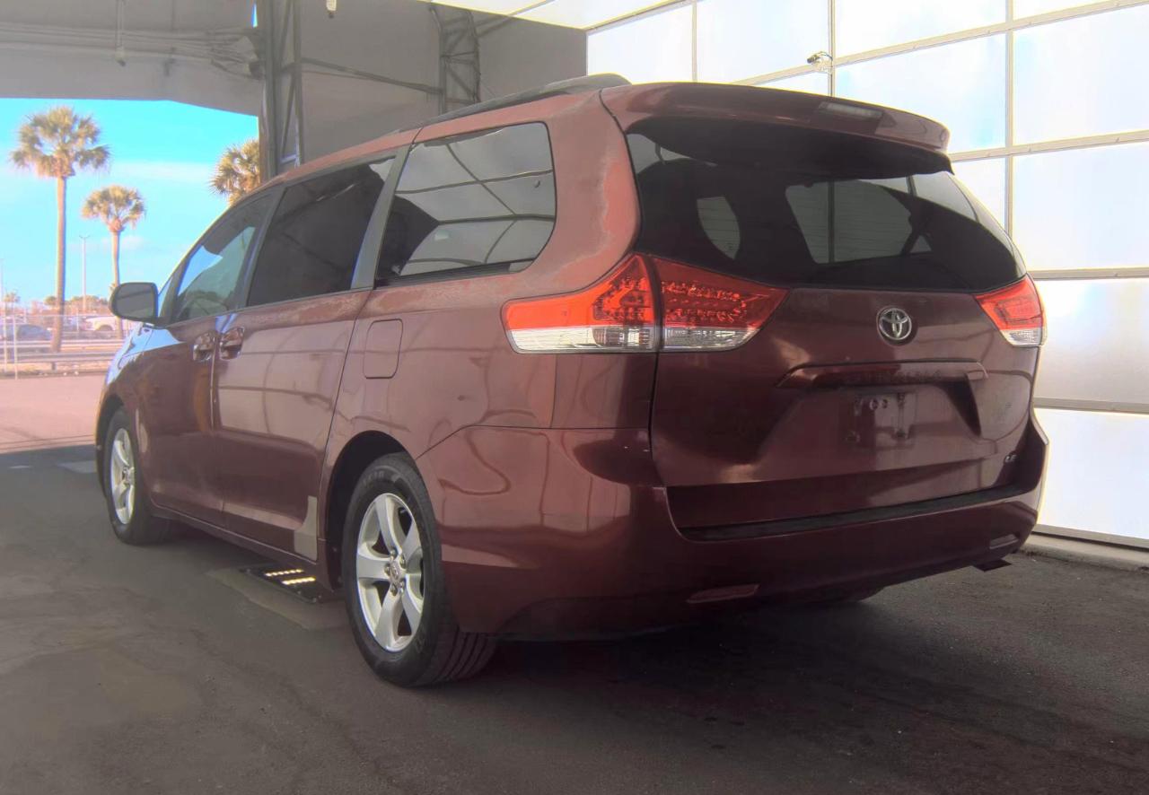 Toyota Sienna  2011