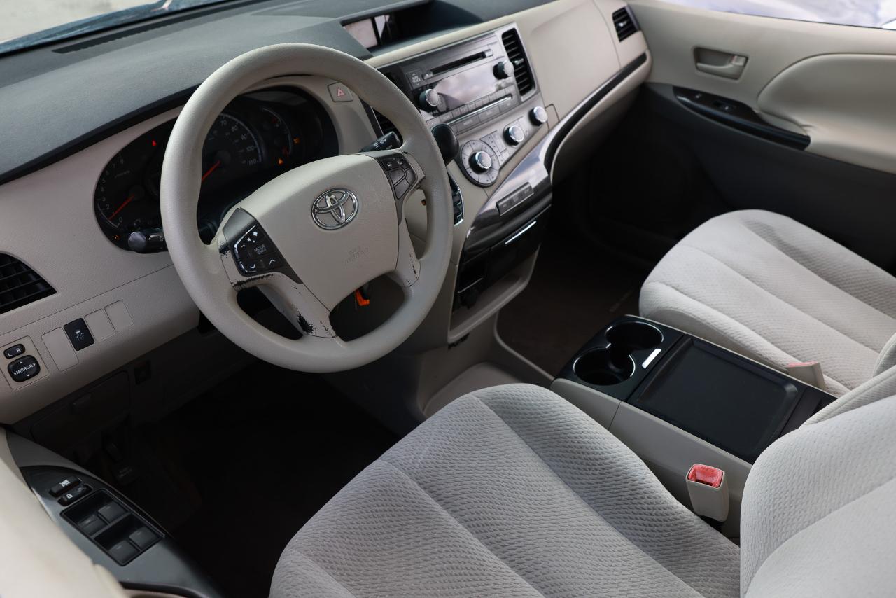 Toyota Sienna  2011