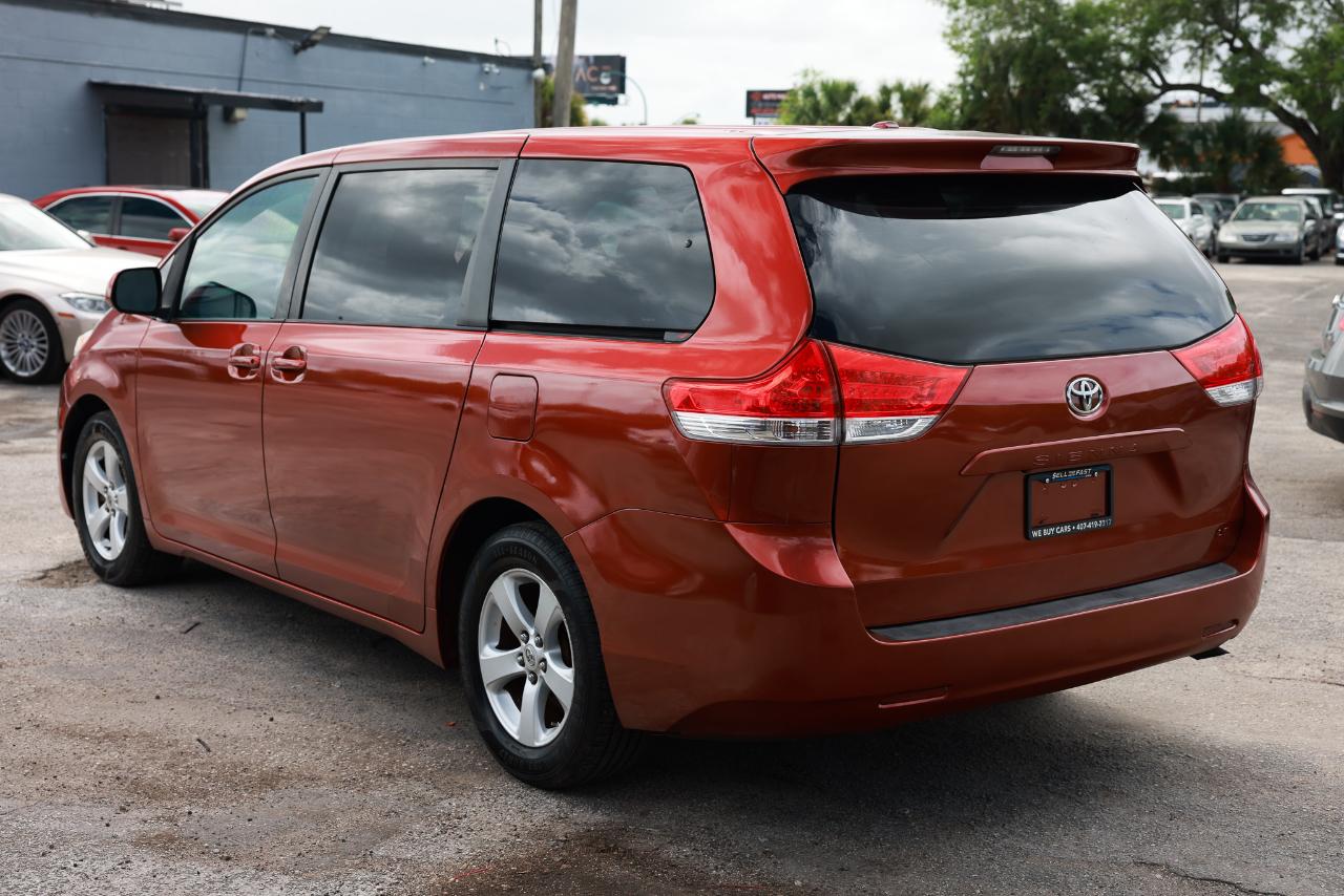Toyota Sienna  2011