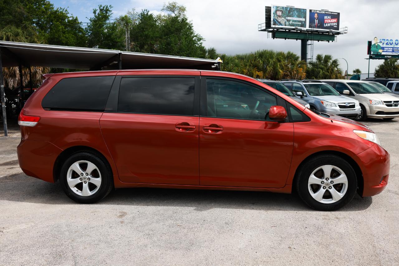 Toyota Sienna  2011