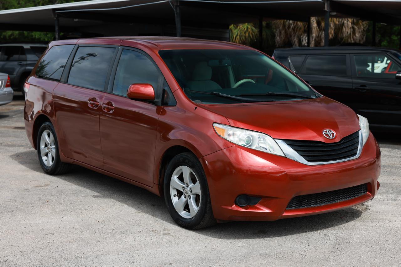 Toyota Sienna  2011