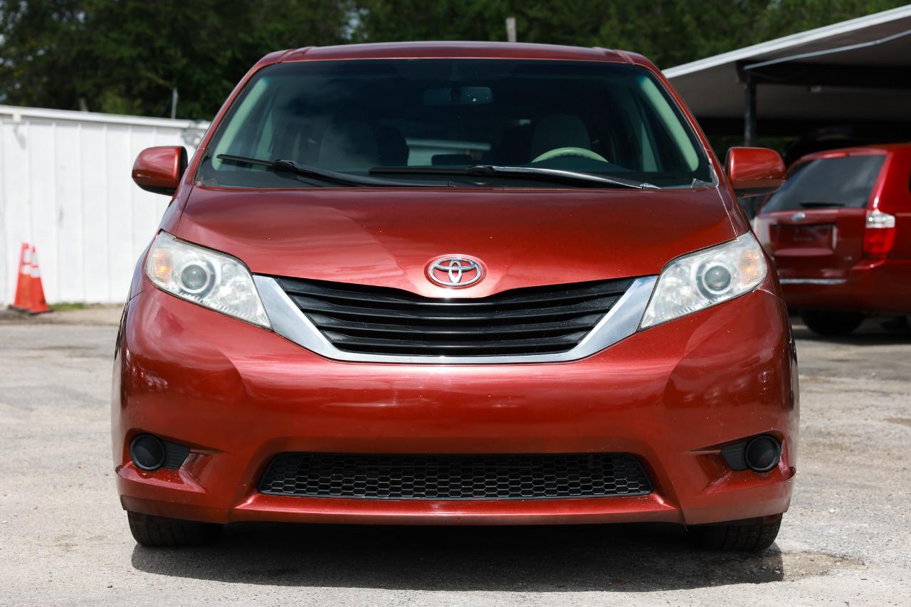 Toyota Sienna  2011