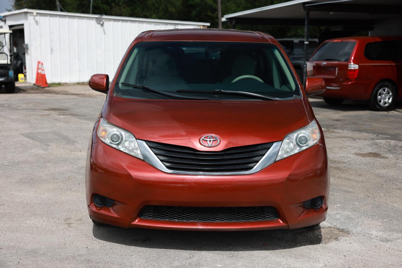 Toyota Sienna  2011