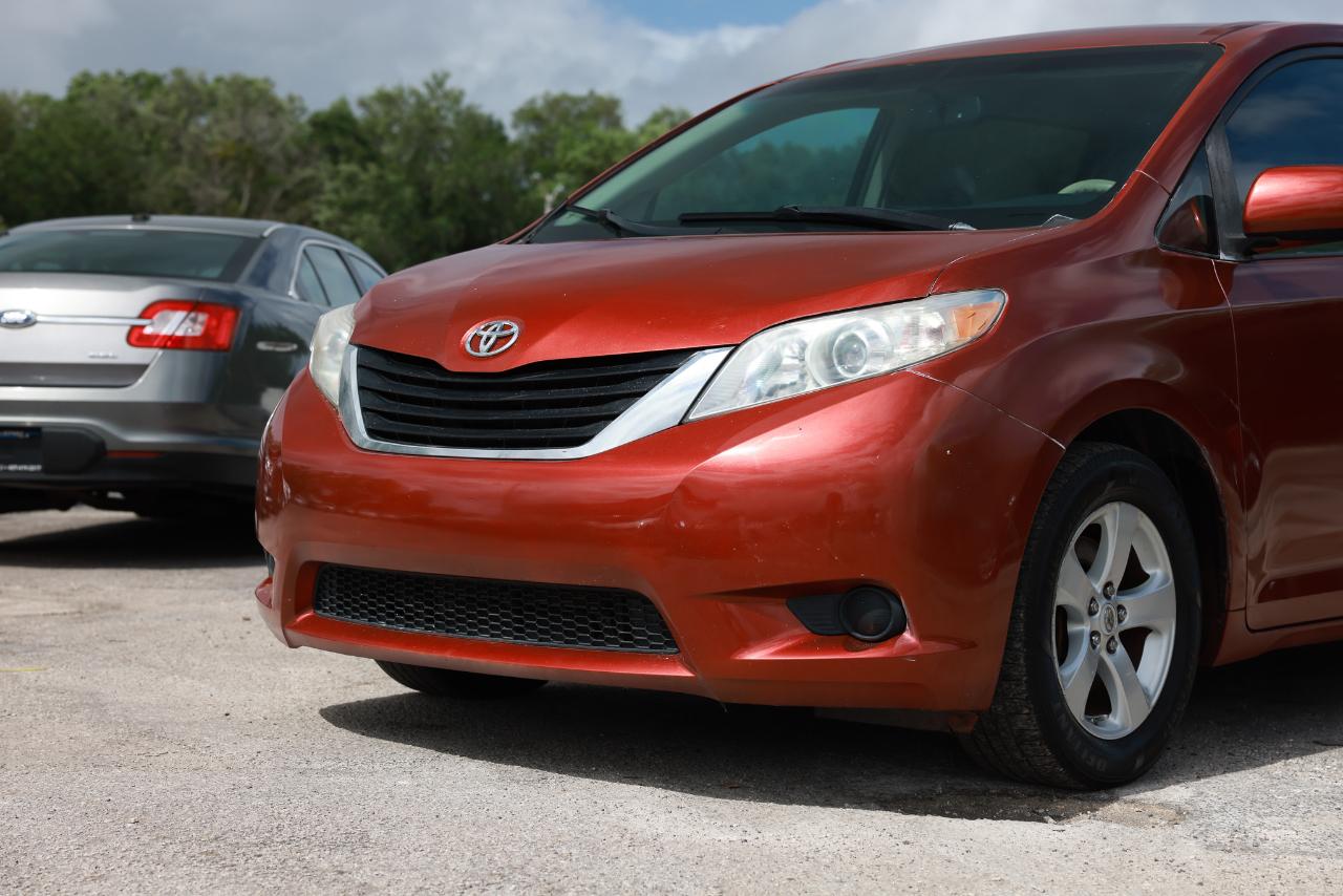 Toyota Sienna  2011