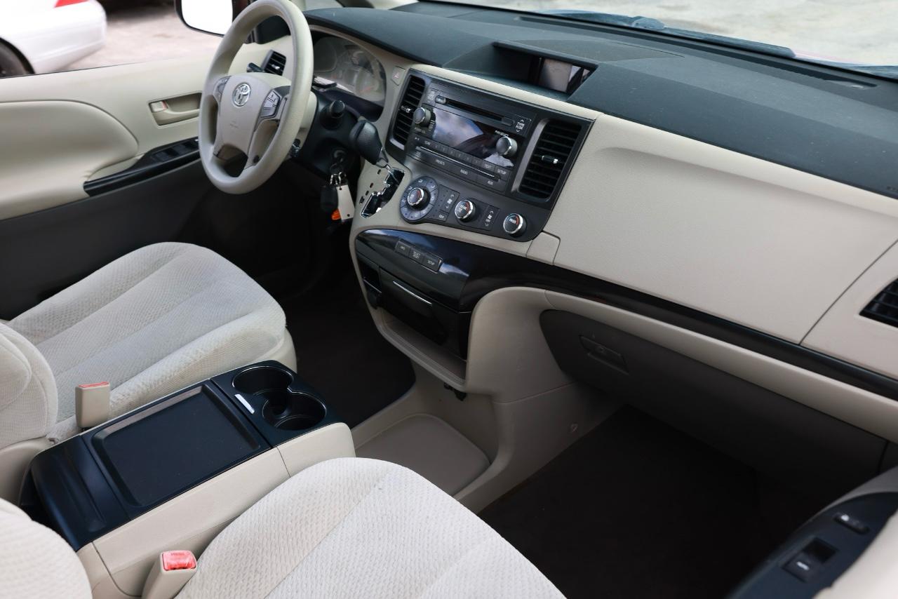 Toyota Sienna  2011
