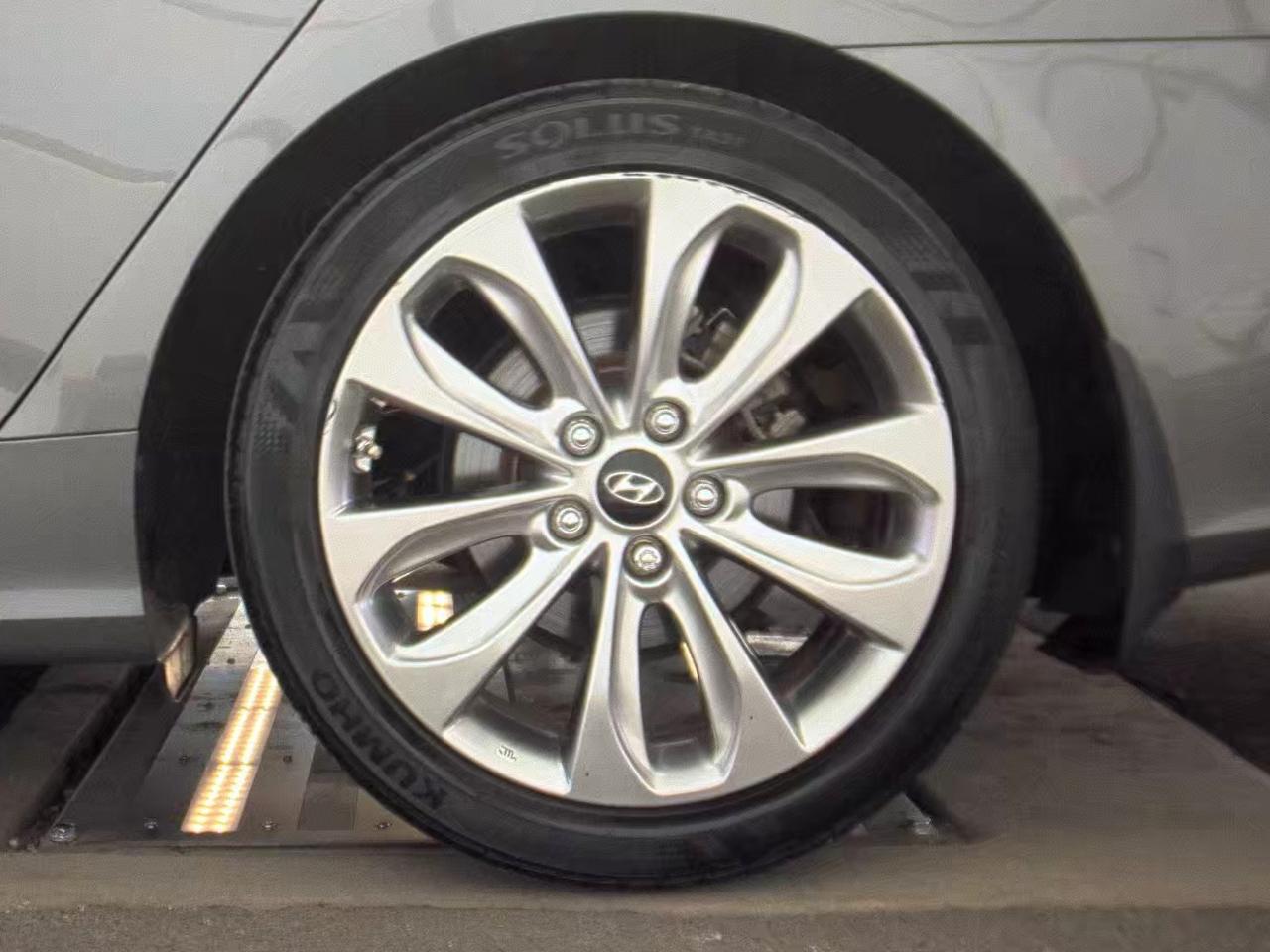 Hyundai Sonata  2013