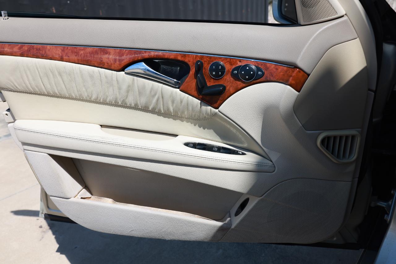 Mercedes-Benz E500  2004