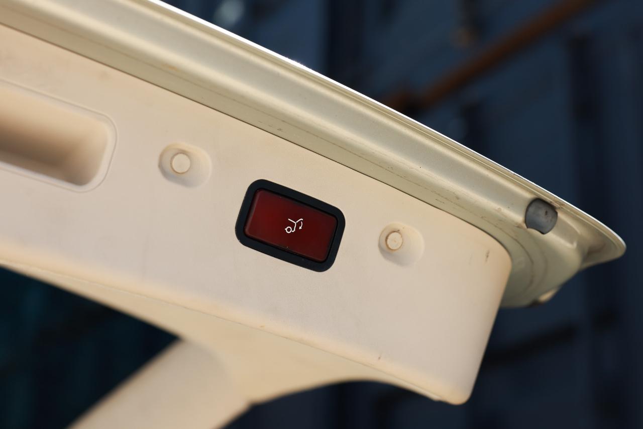 Mercedes-Benz E500  2004