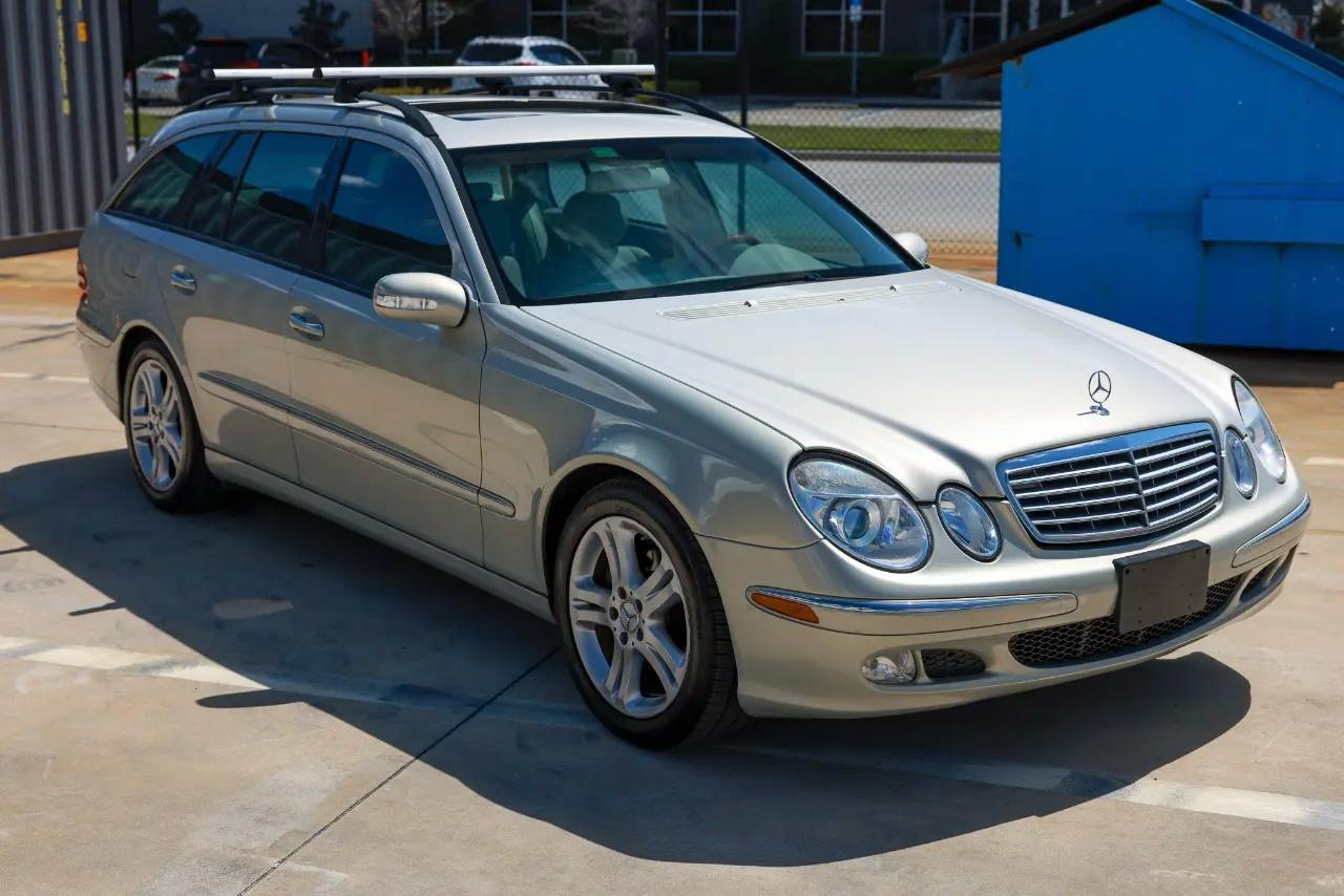 Mercedes-Benz E500  2004