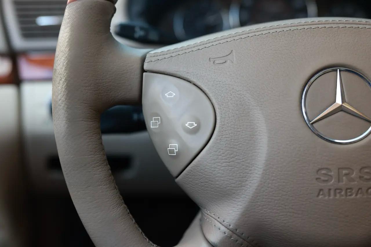 Mercedes-Benz E500  2004