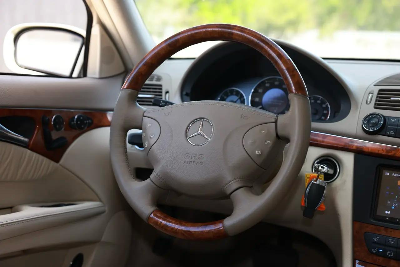 Mercedes-Benz E500  2004