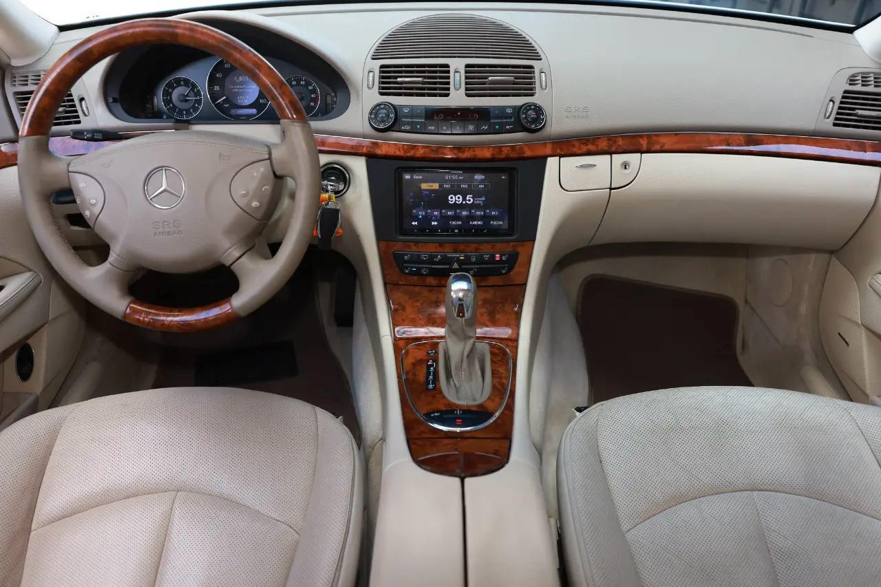 Mercedes-Benz E500  2004