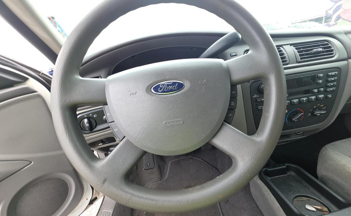 Ford Taurus  2004