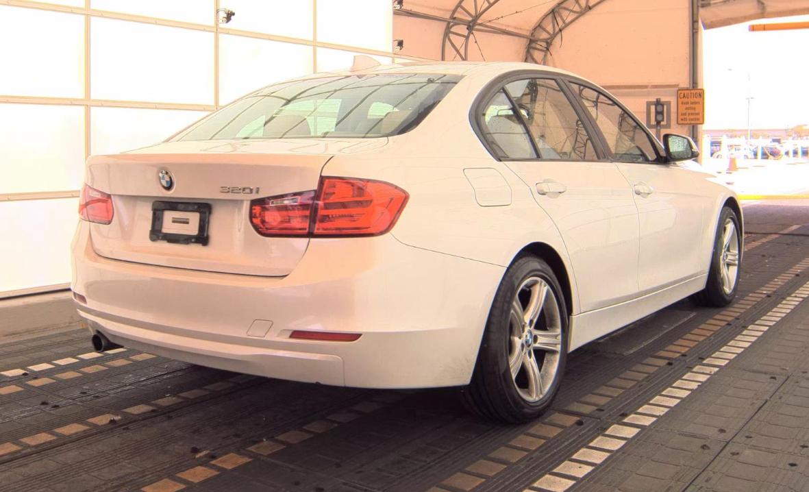 BMW 320i  2014