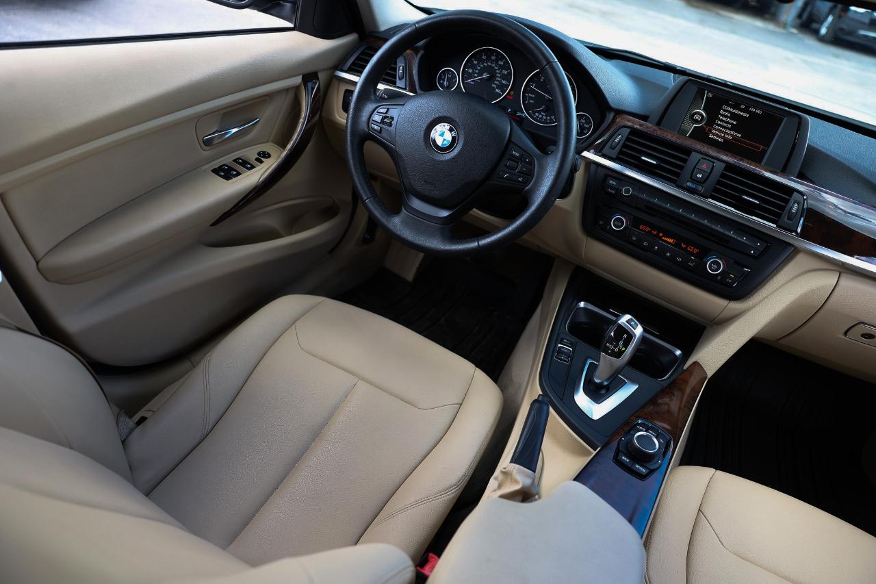 BMW 320i  2014