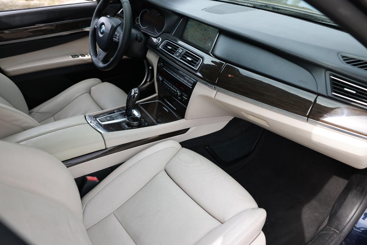 BMW 750Li  2014