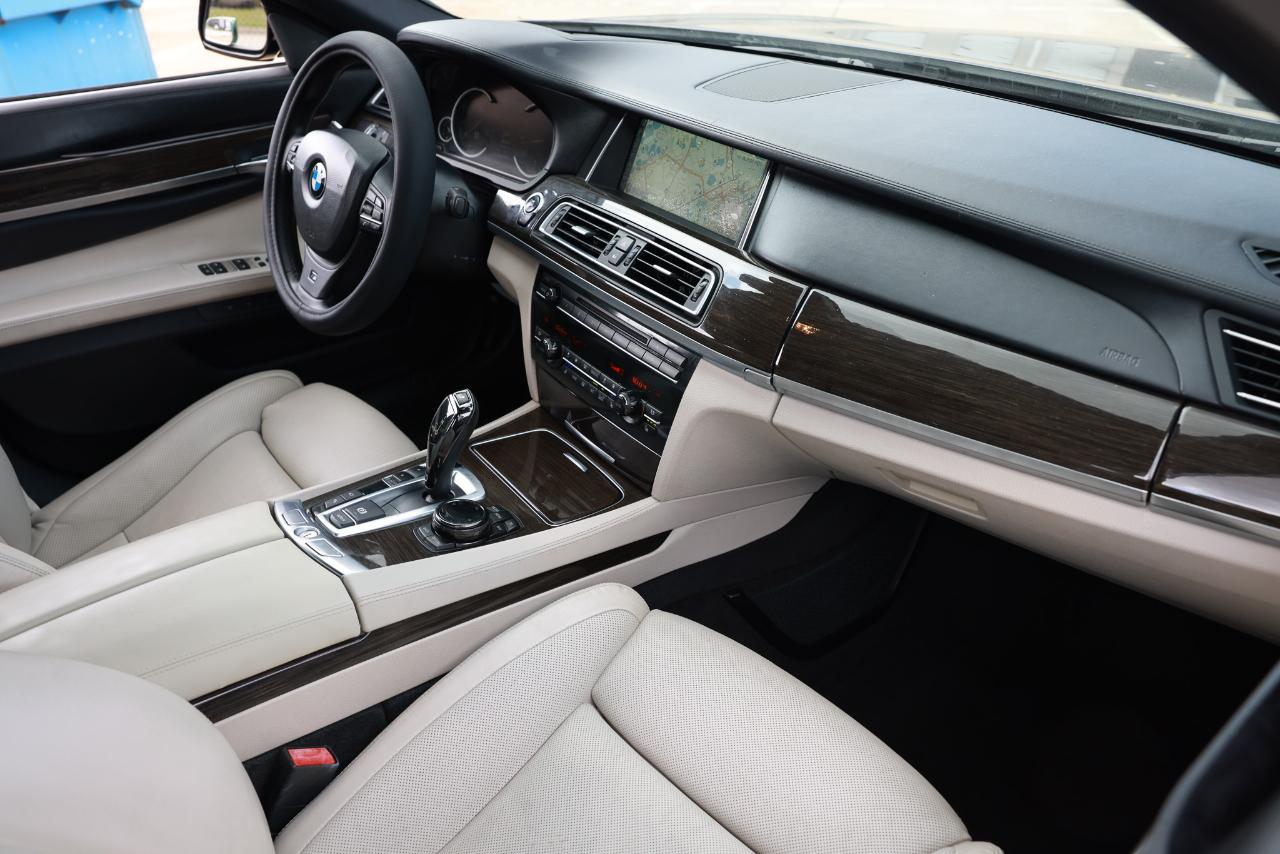 BMW 750Li  2014