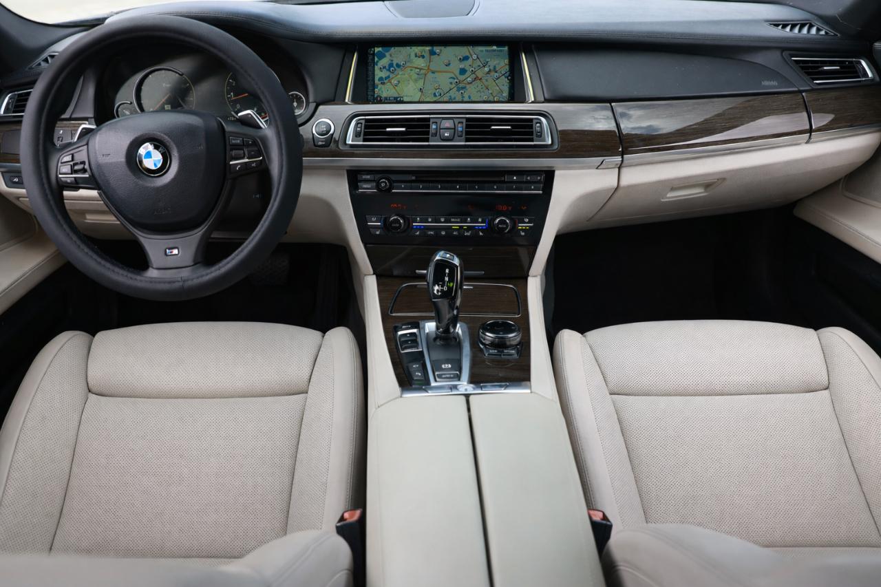 BMW 750Li  2014