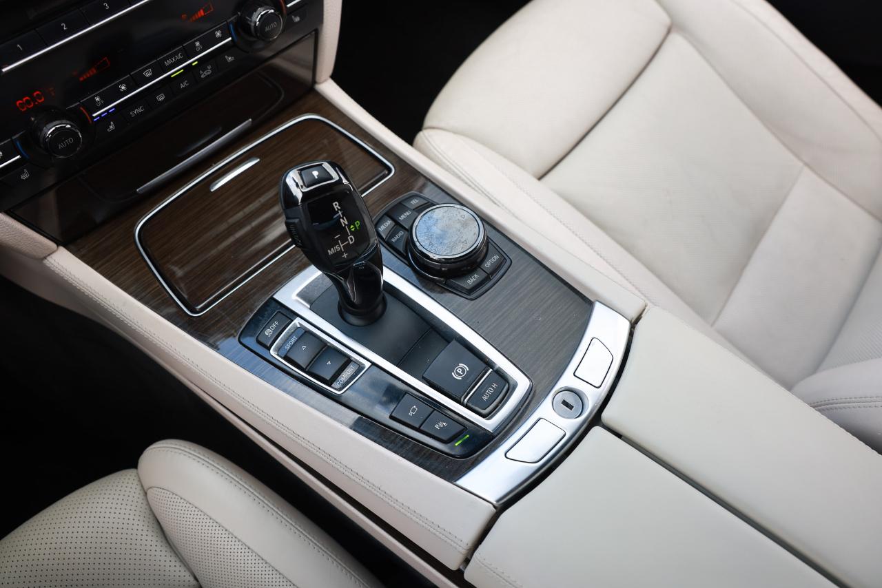BMW 750Li  2014