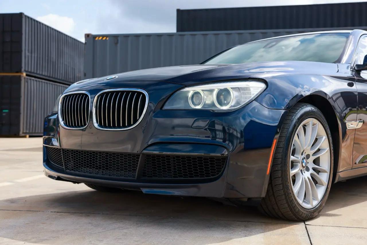 BMW 750Li  2014