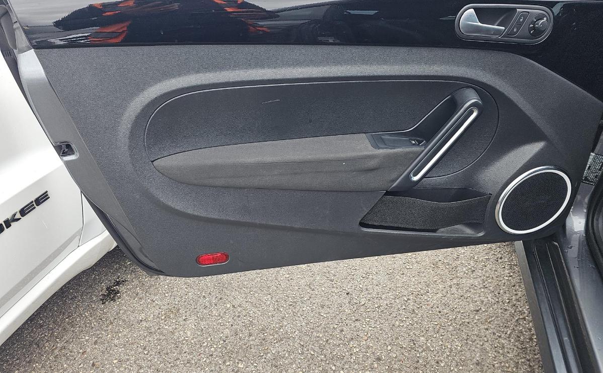 Volkswagen Beetle Coupe  2013