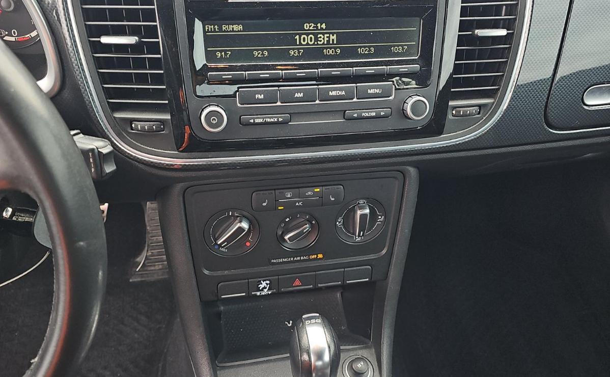 Volkswagen Beetle Coupe  2013