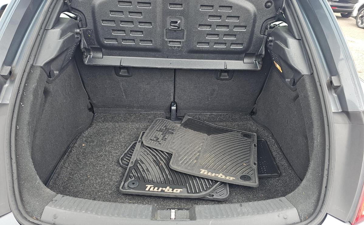 Volkswagen Beetle Coupe  2013