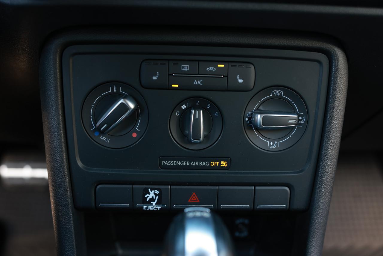 Volkswagen Beetle Coupe  2013