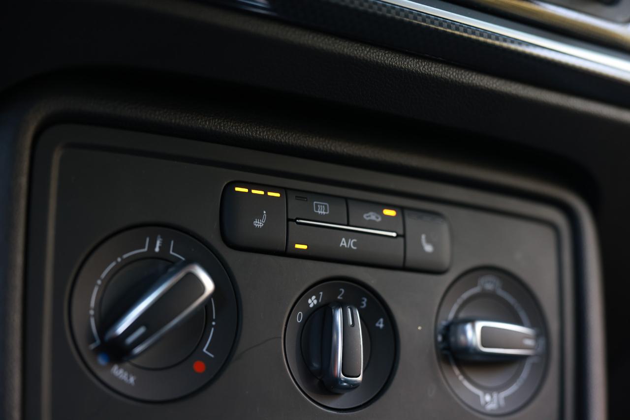 Volkswagen Beetle Coupe  2013