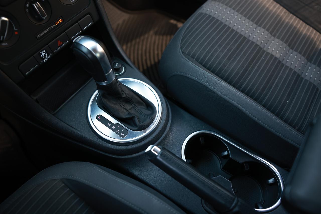 Volkswagen Beetle Coupe  2013