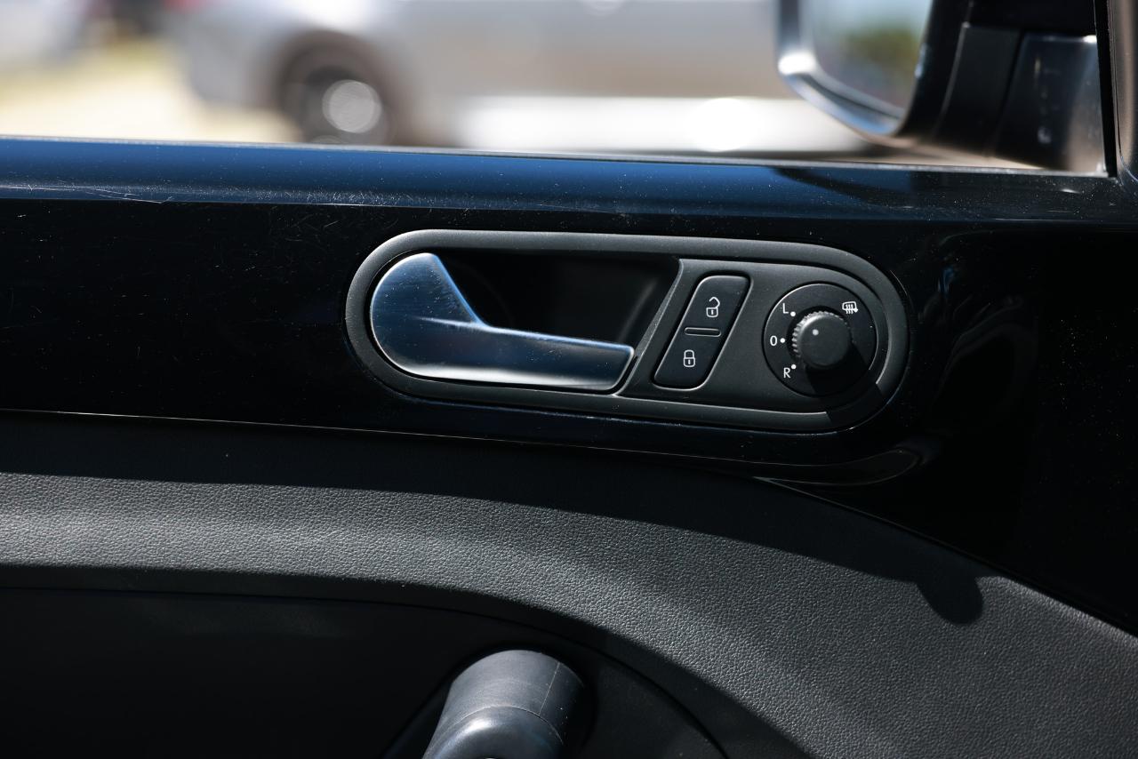 Volkswagen Beetle Coupe  2013