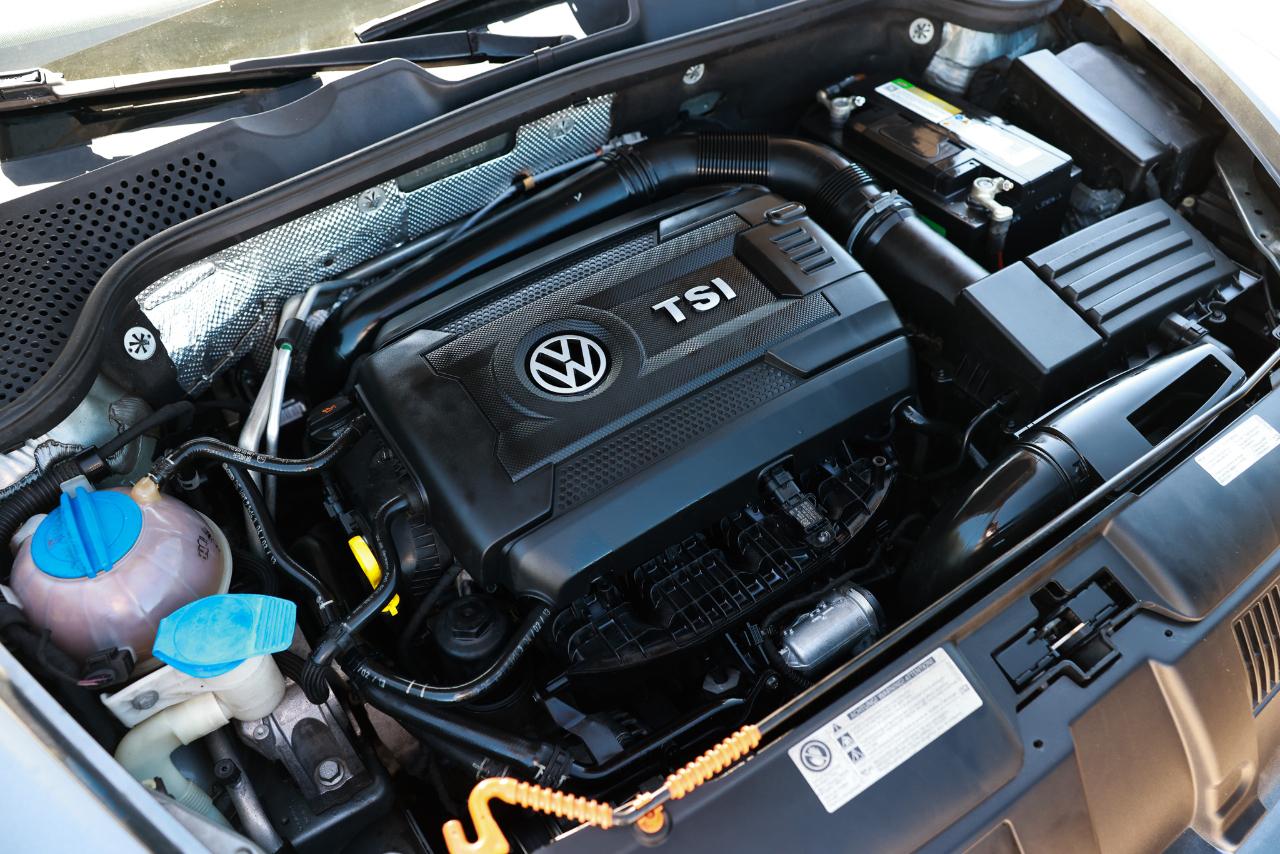 Volkswagen Beetle Coupe  2013