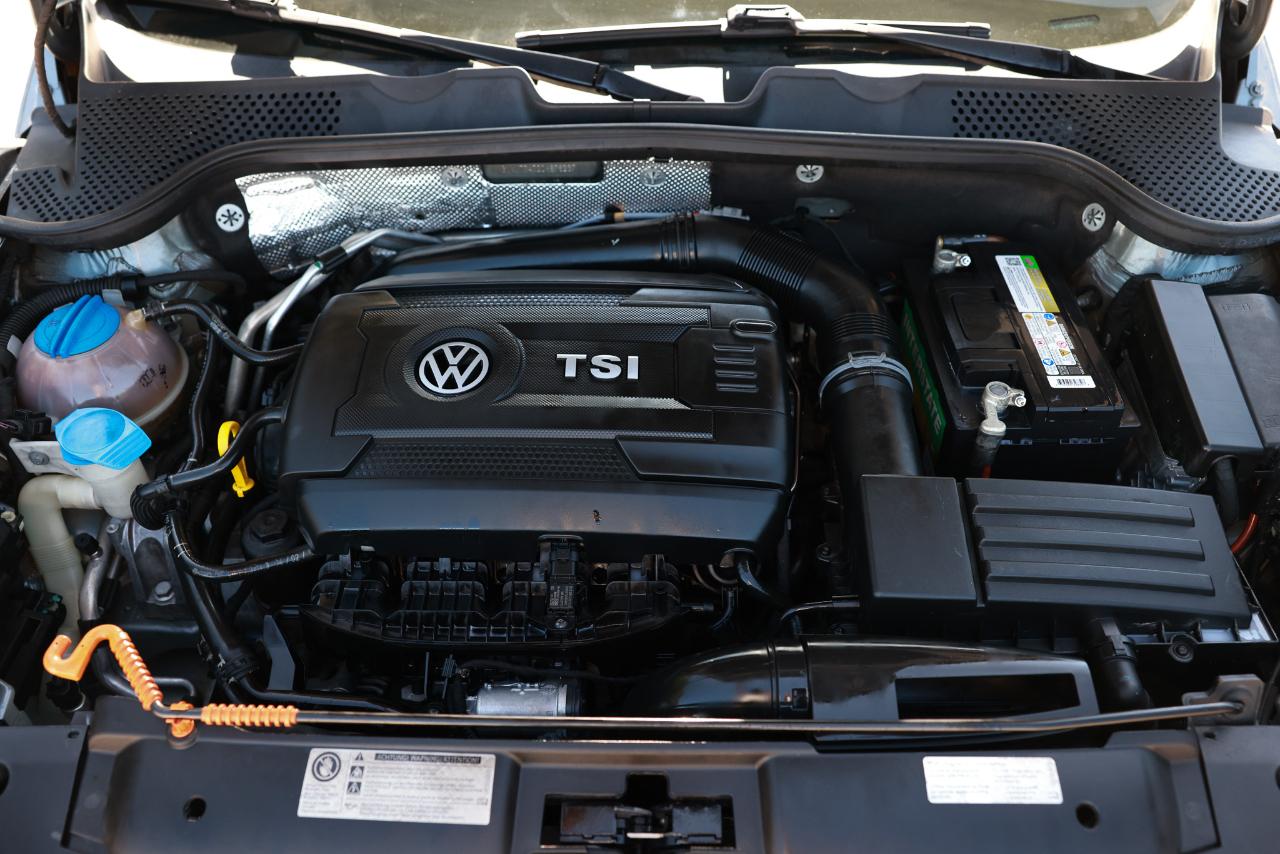 Volkswagen Beetle Coupe  2013