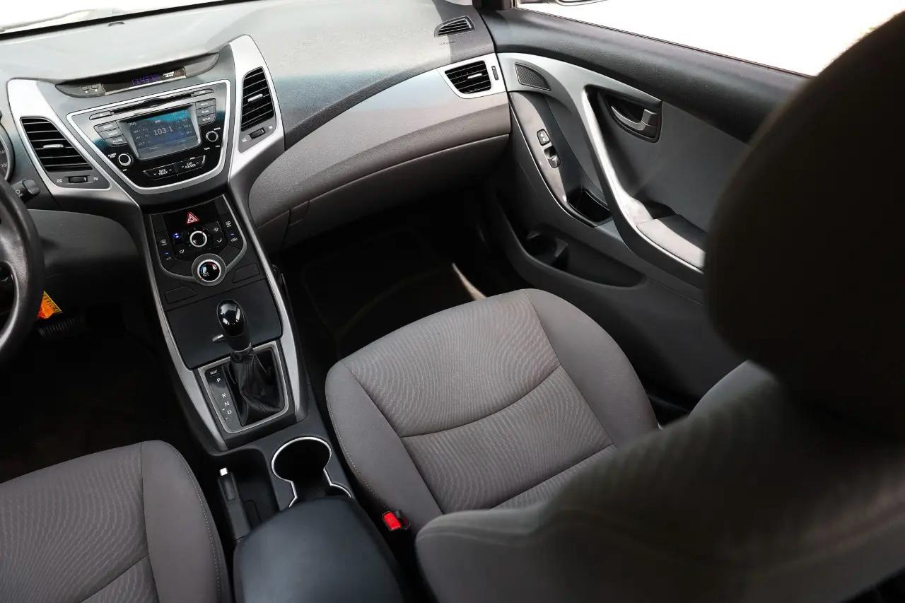 Hyundai Elantra  2016