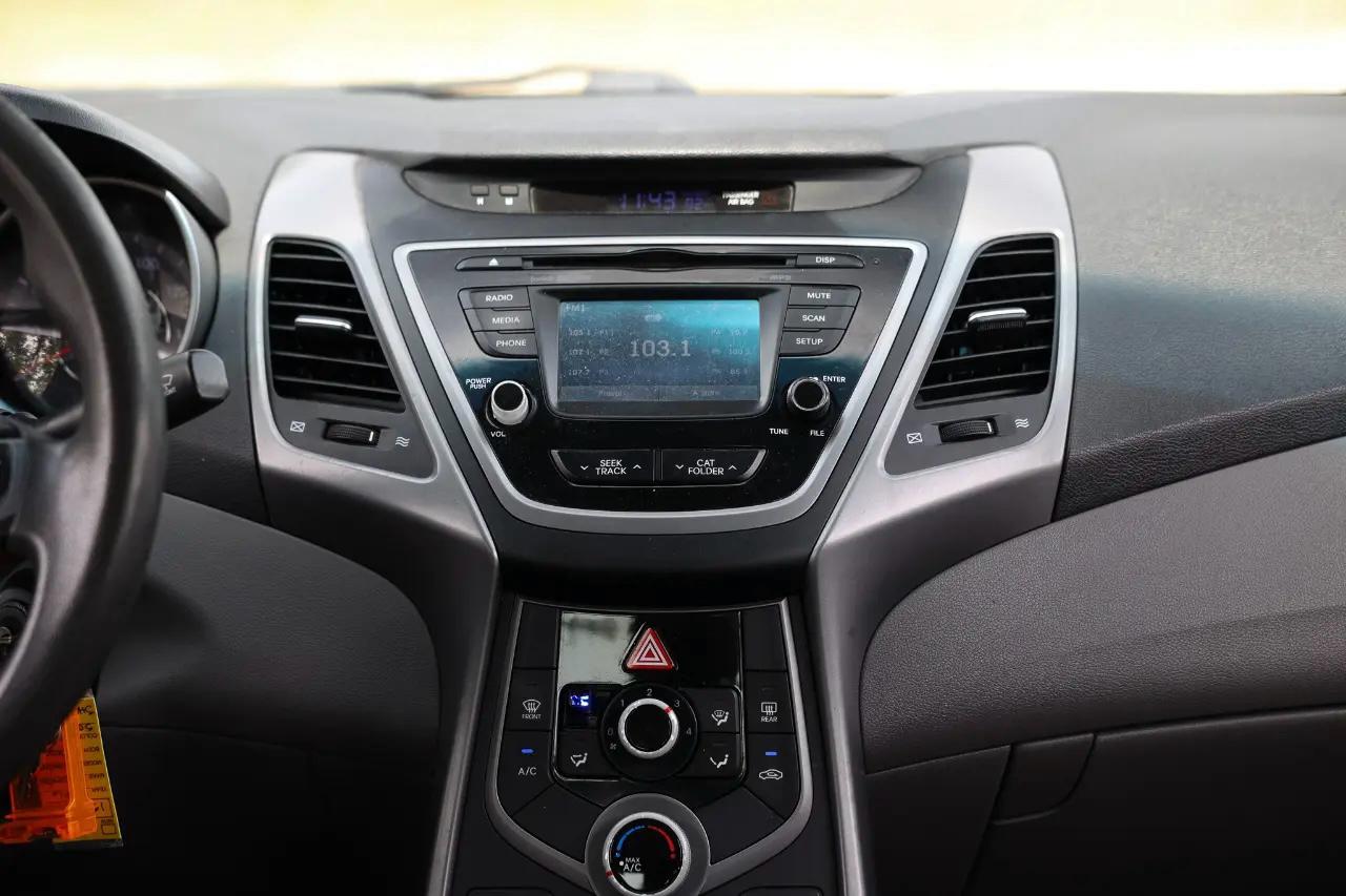 Hyundai Elantra  2016