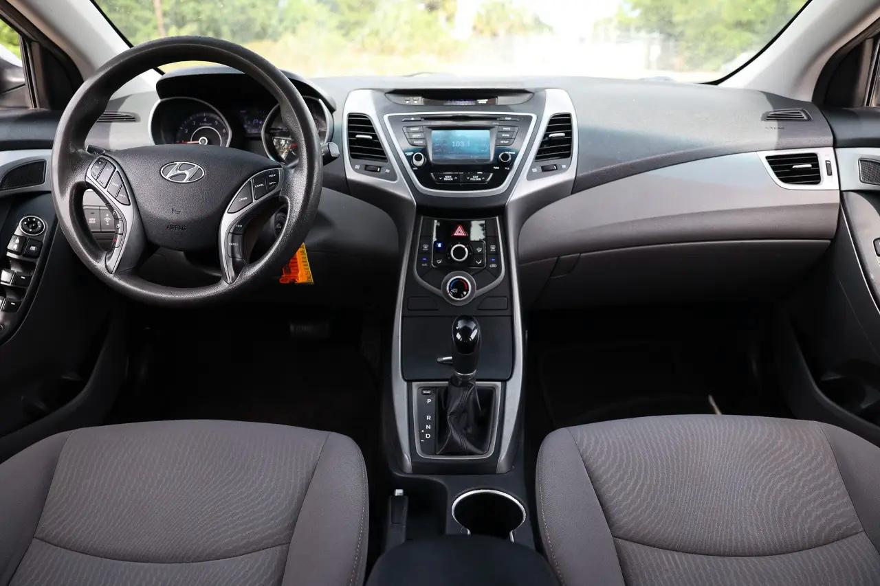 Hyundai Elantra  2016