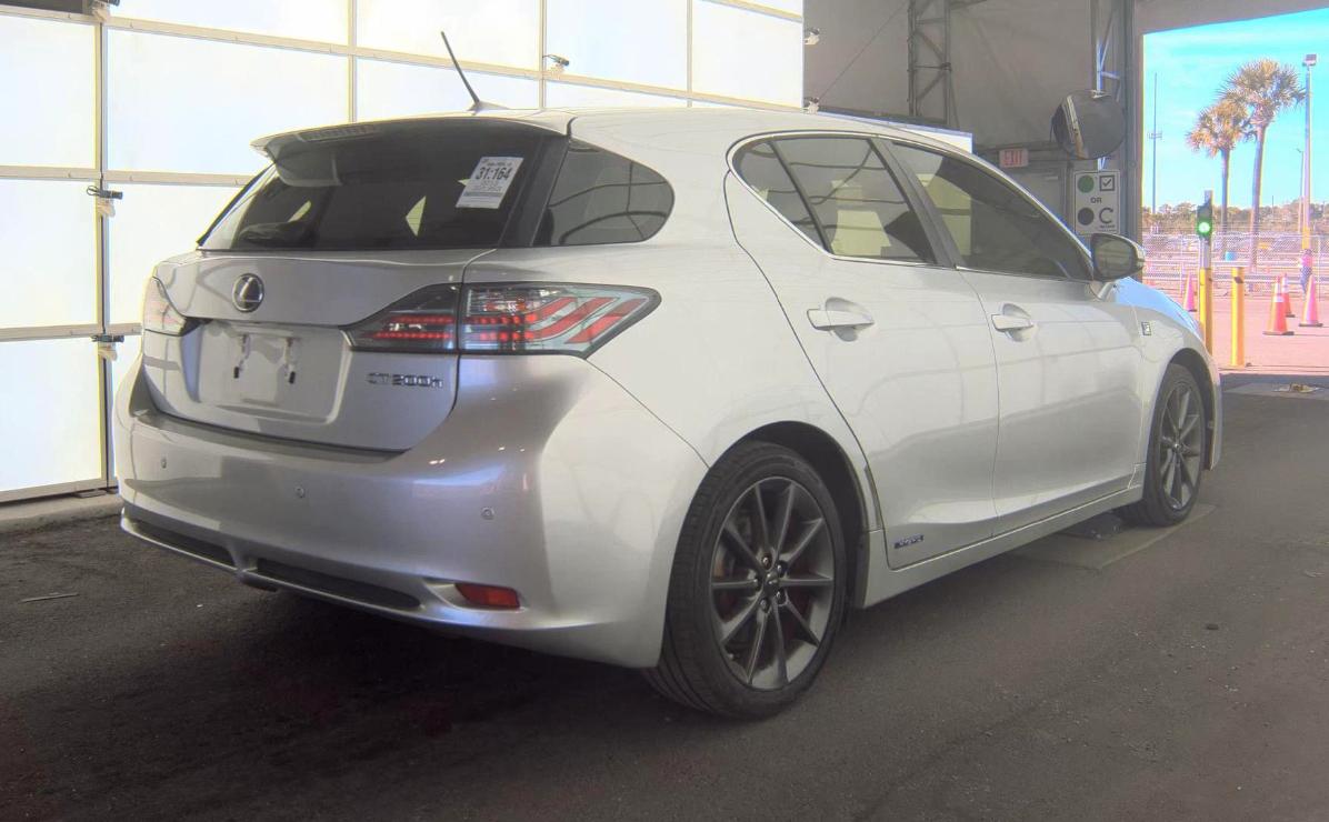 Lexus CT 200h  2013