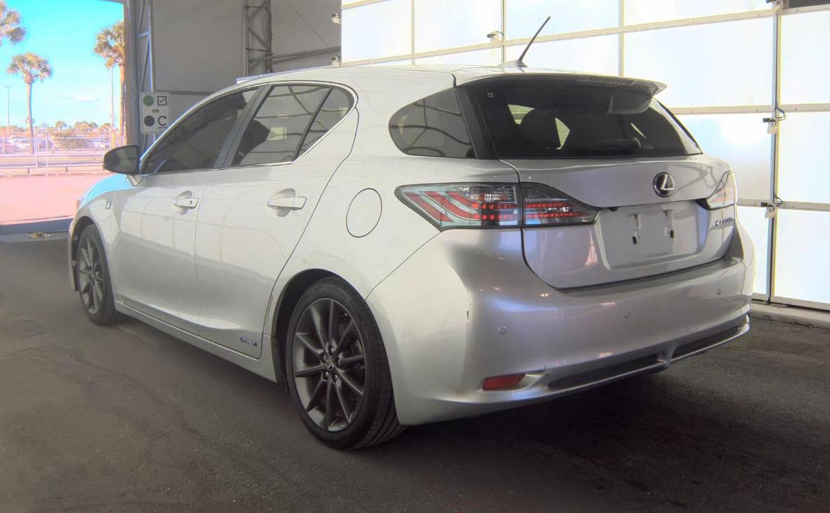 Lexus CT 200h  2013