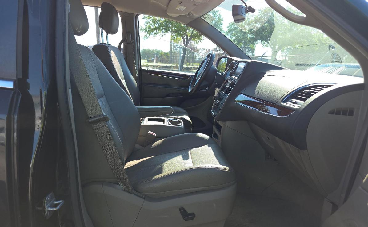 Chrysler Town & Country  2012