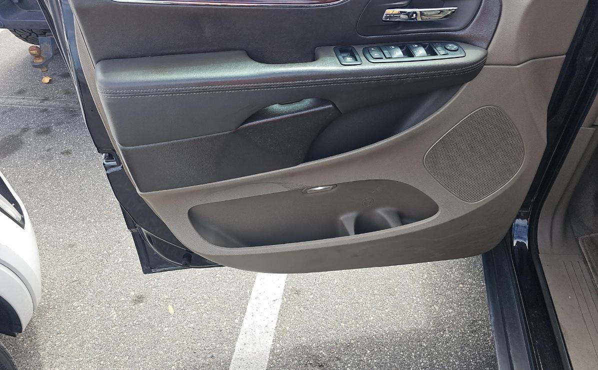 Chrysler Town & Country  2012