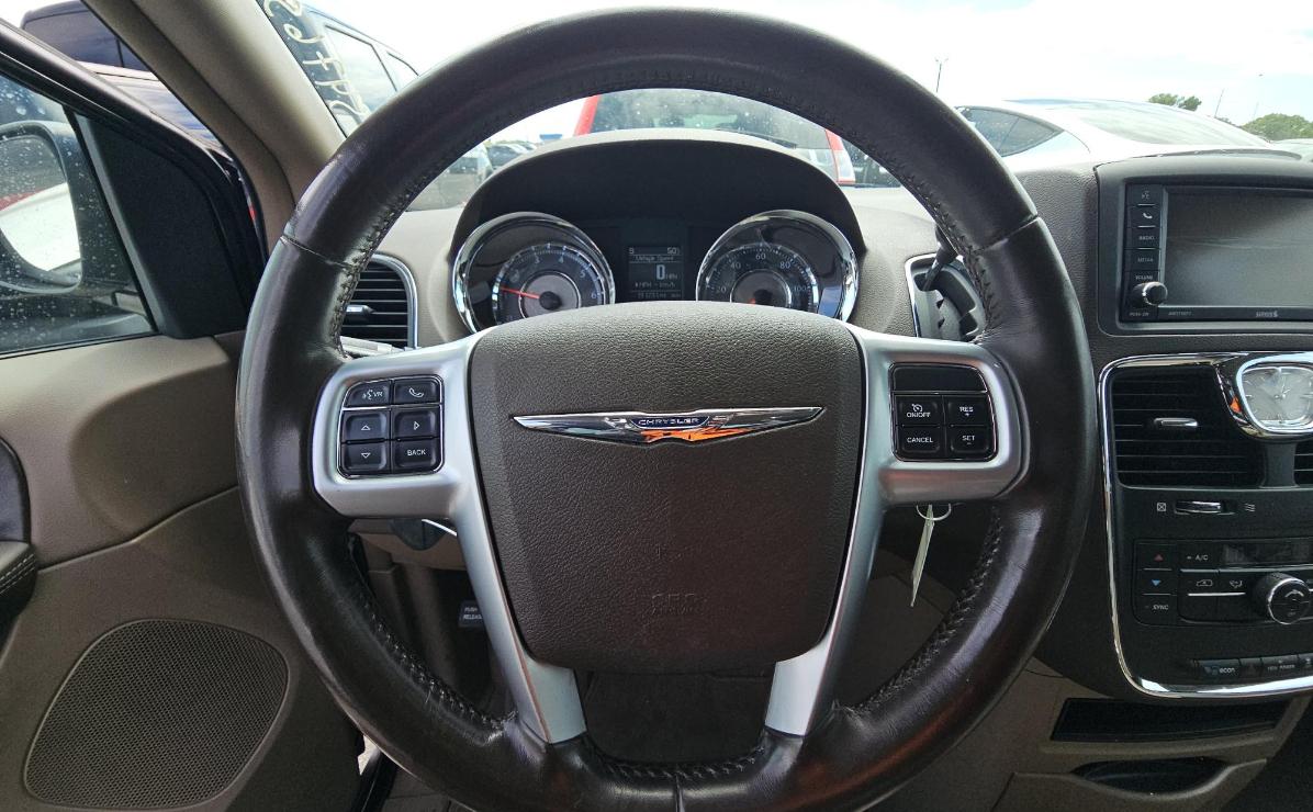 Chrysler Town & Country  2012