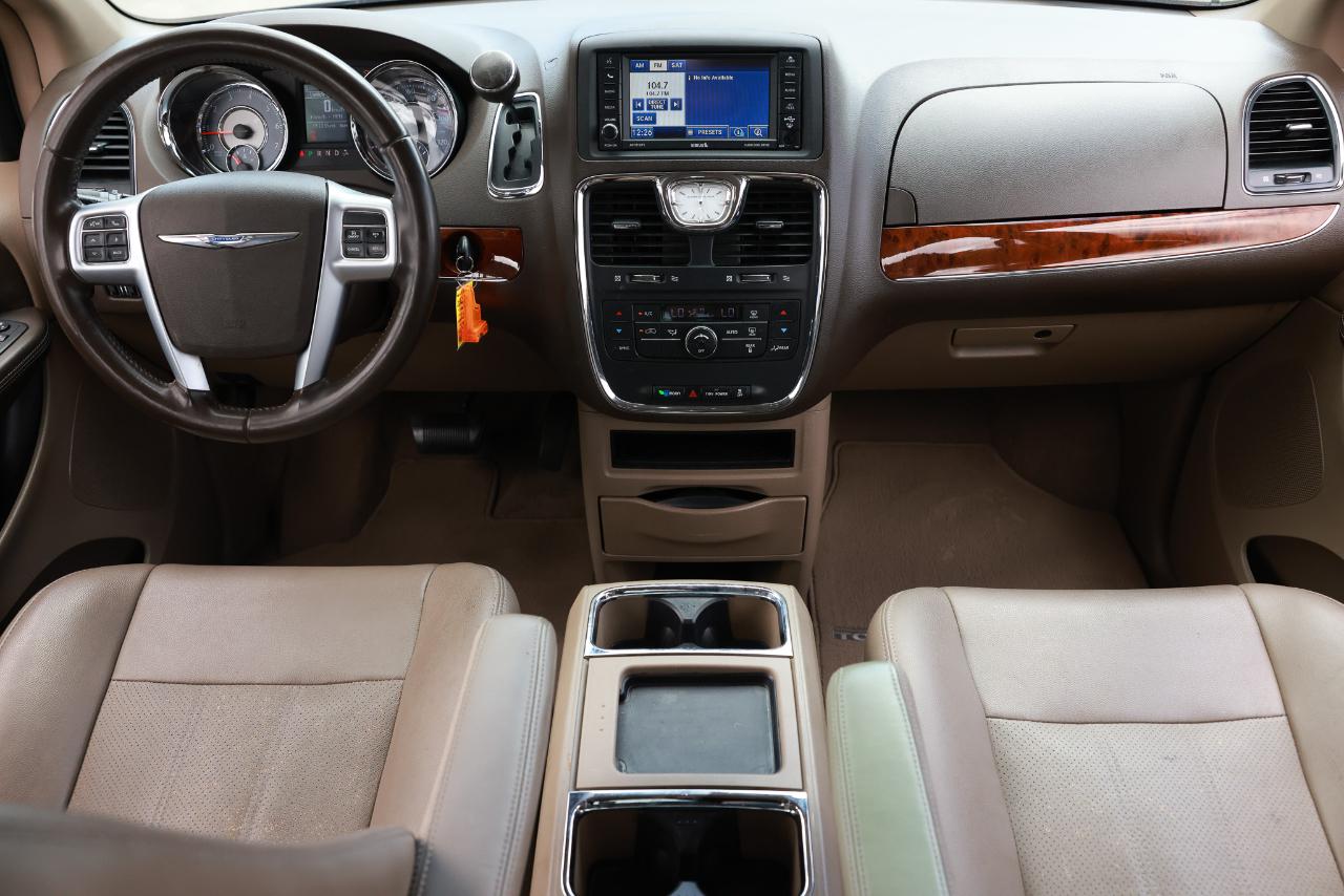 Chrysler Town & Country  2012