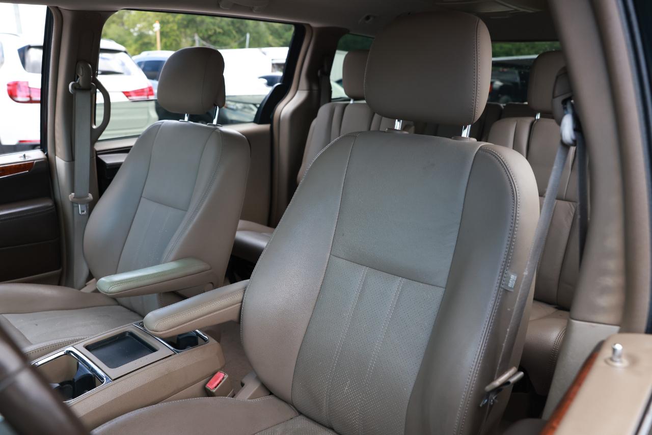 Chrysler Town & Country  2012
