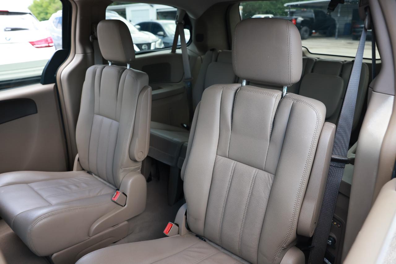 Chrysler Town & Country  2012