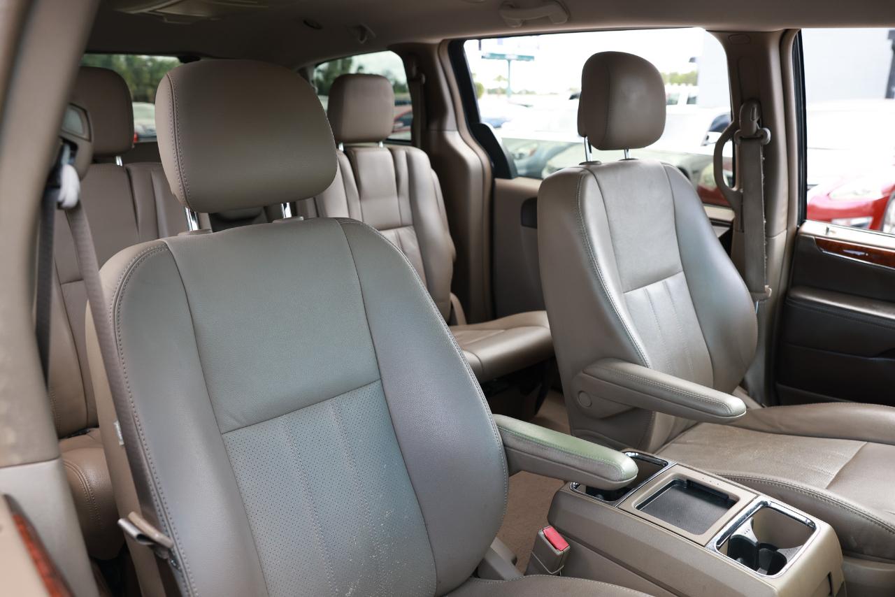 Chrysler Town & Country  2012